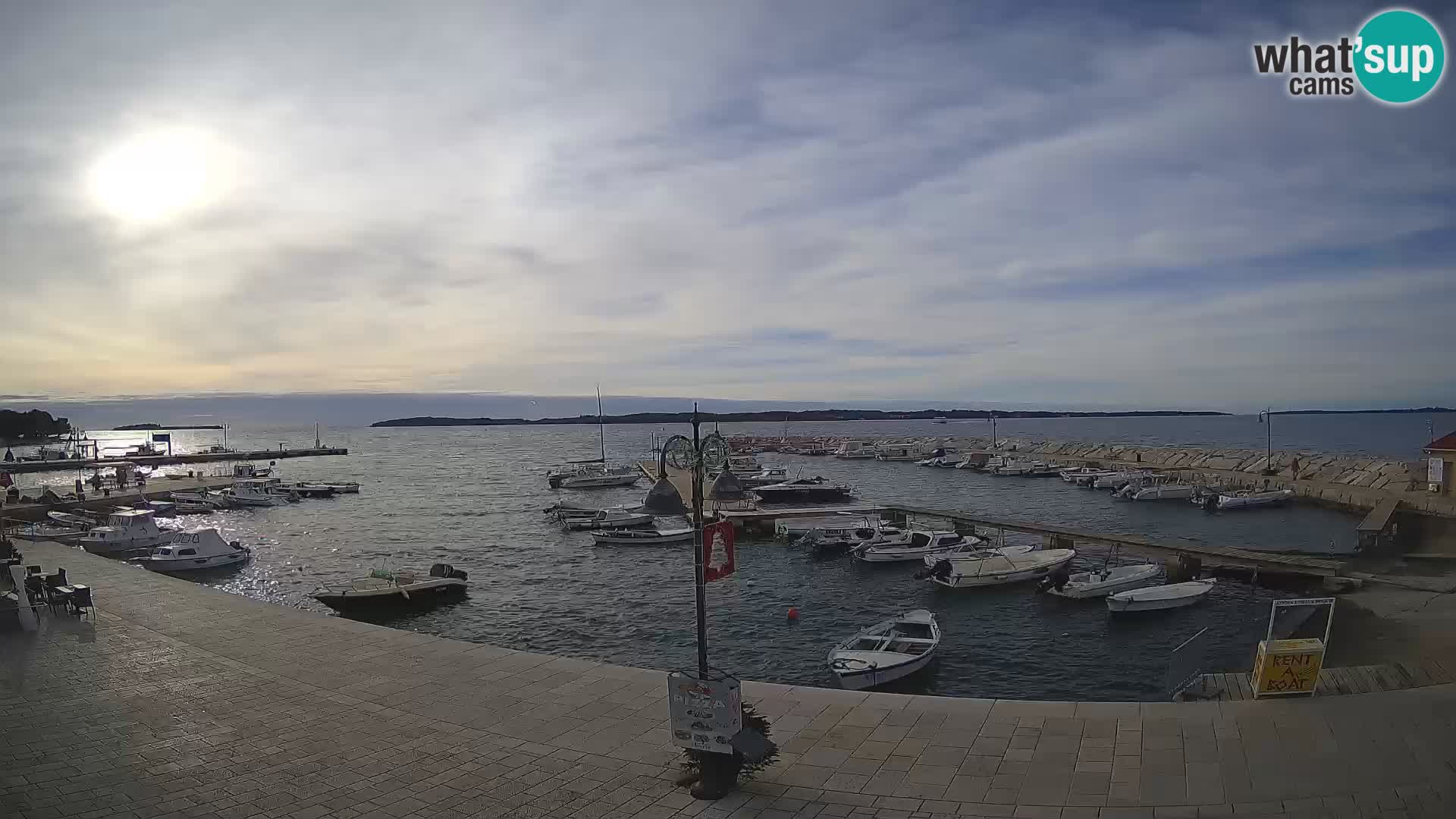 Fažana Camera en vivo riva y marina de la ciudad – Istria