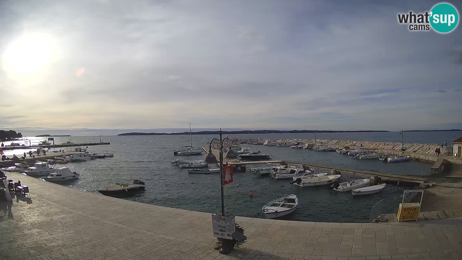 Fažana Camera en vivo riva y marina de la ciudad – Istria