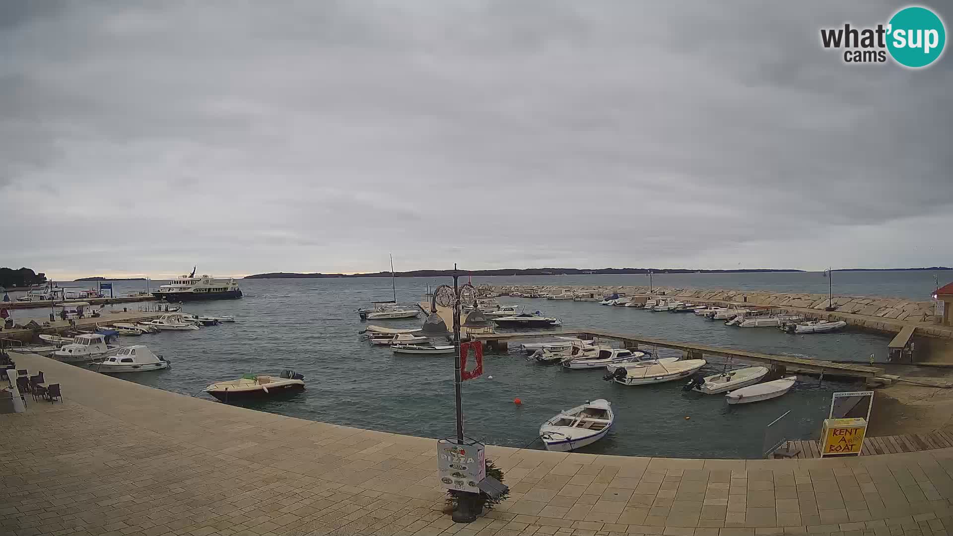 Fažana Camera en vivo riva y marina de la ciudad – Istria