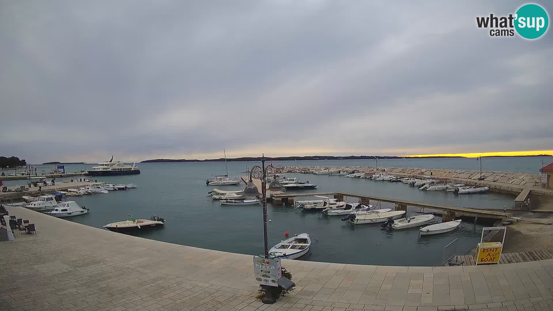 Webcam Fažana riva and city marina – Istria