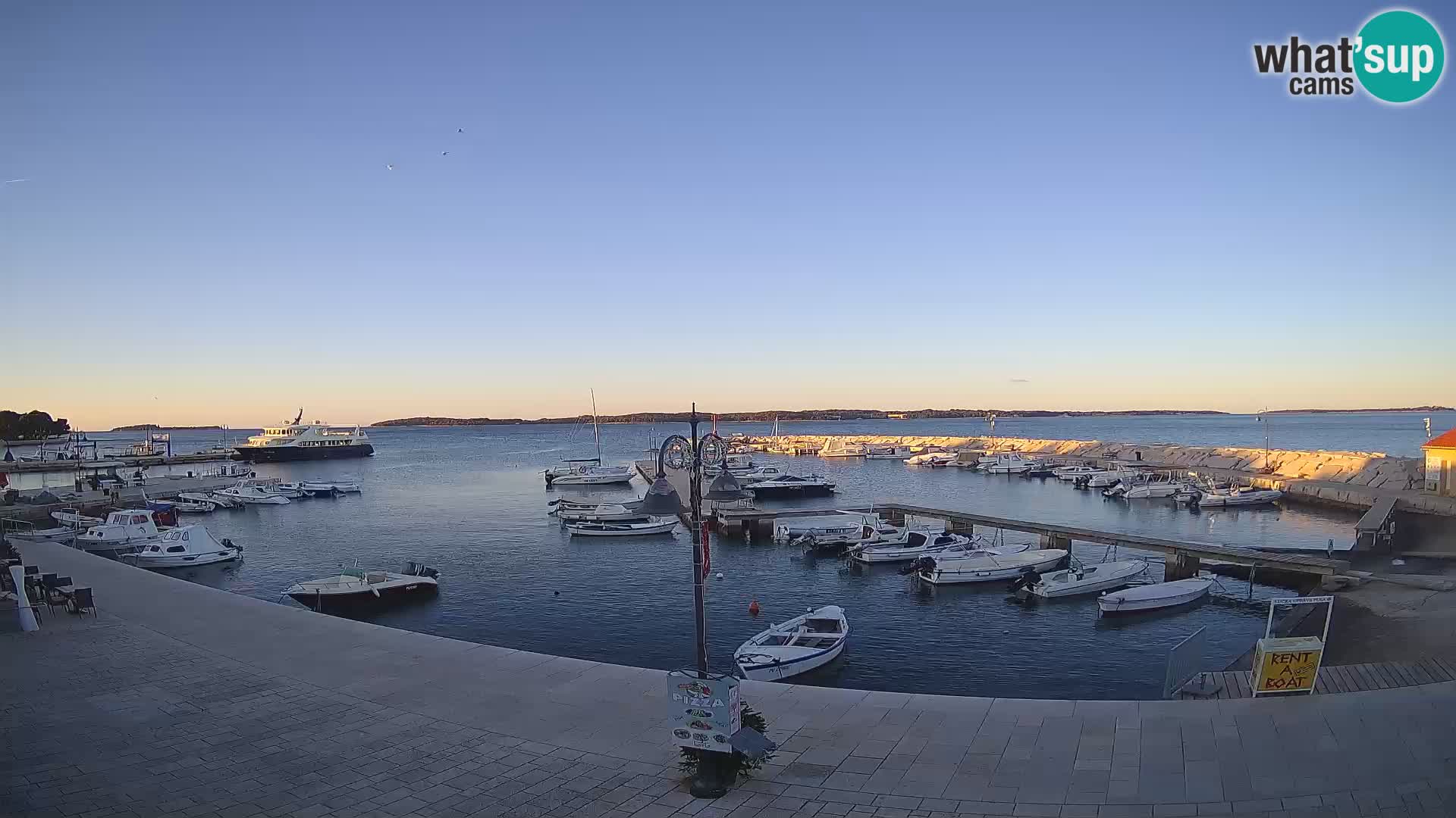 Webcam Fažana riva and city marina – Istria