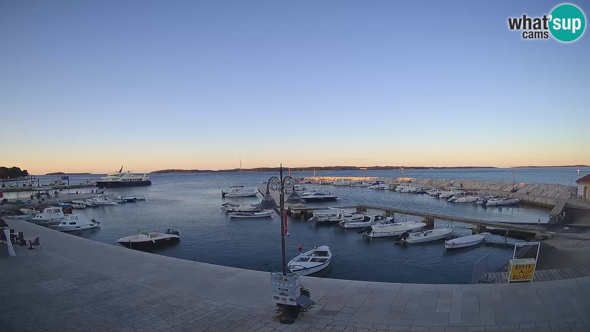 Fažana Camera en vivo riva y marina de la ciudad – Istria