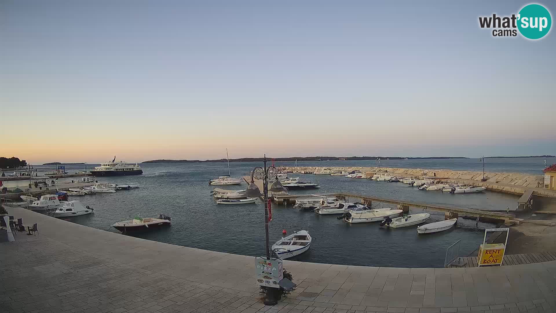 Webcam Fažana riva and city marina – Istria