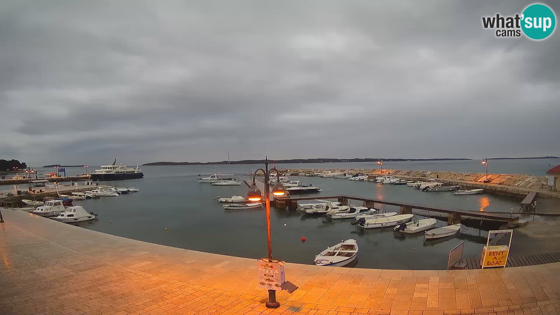 Fažana Camera en vivo riva y marina de la ciudad – Istria