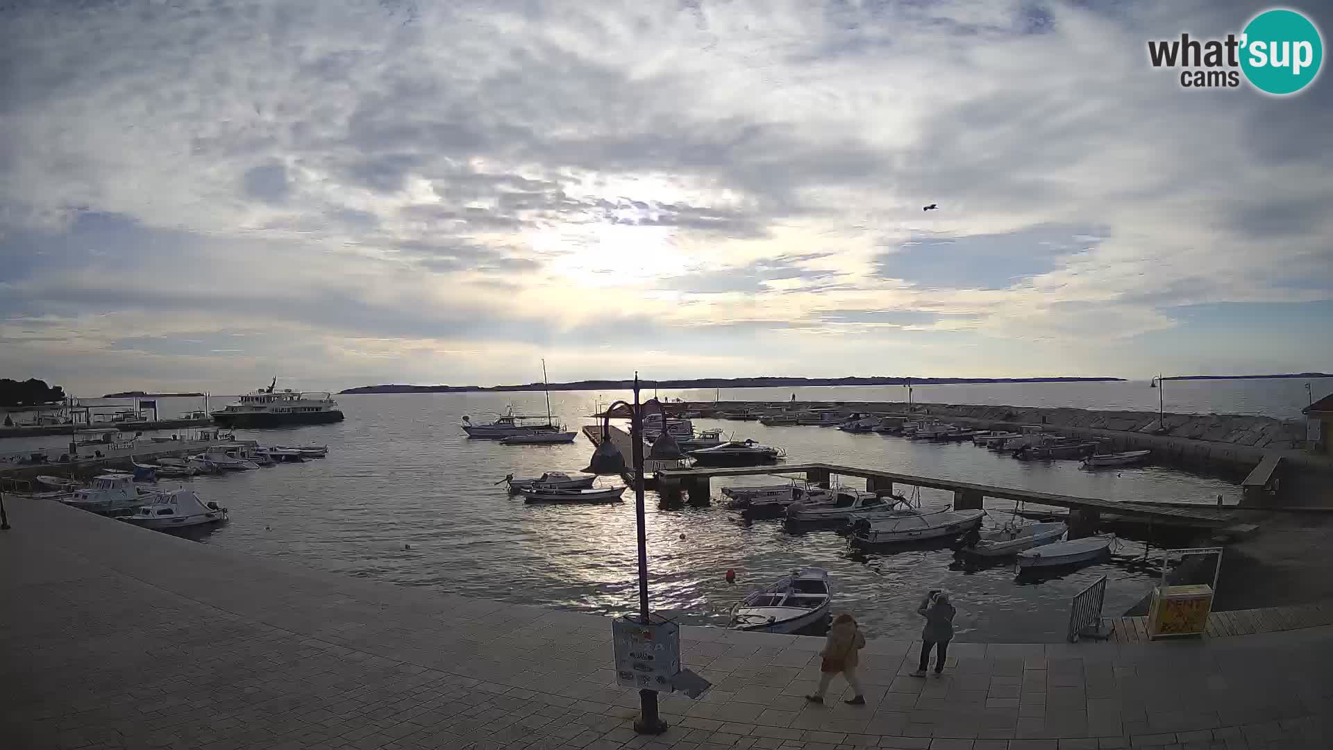 Fažana Camera en vivo riva y marina de la ciudad – Istria