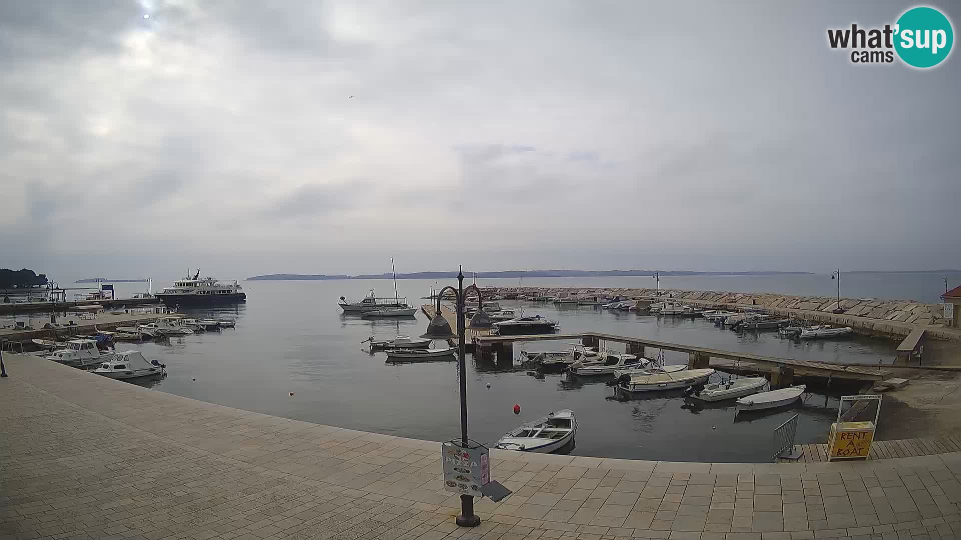 Fažana Camera en vivo riva y marina de la ciudad – Istria