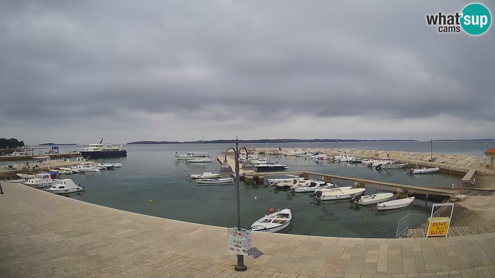 Fažana Camera en vivo riva y marina de la ciudad – Istria