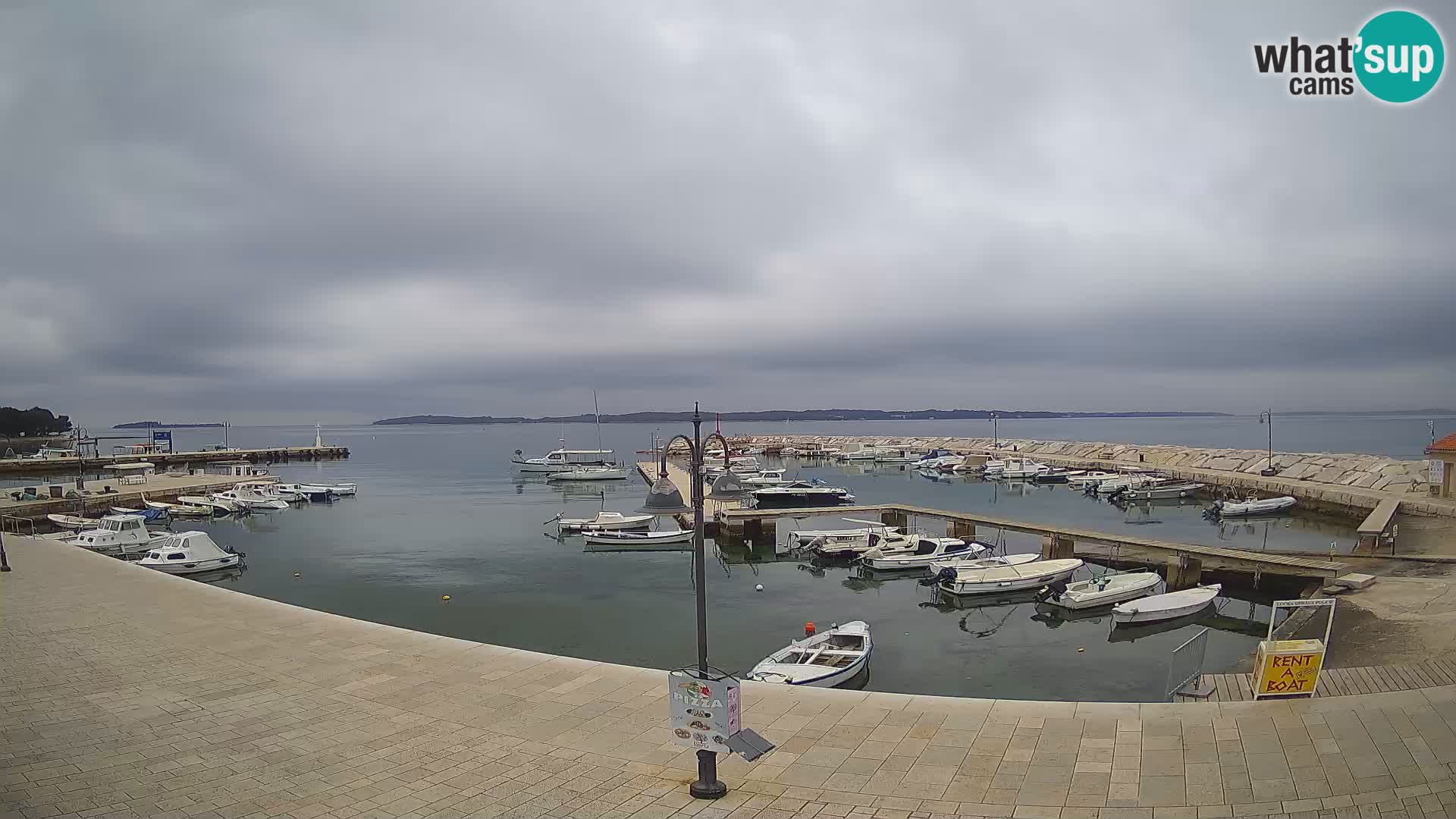 Fažana Camera en vivo riva y marina de la ciudad – Istria