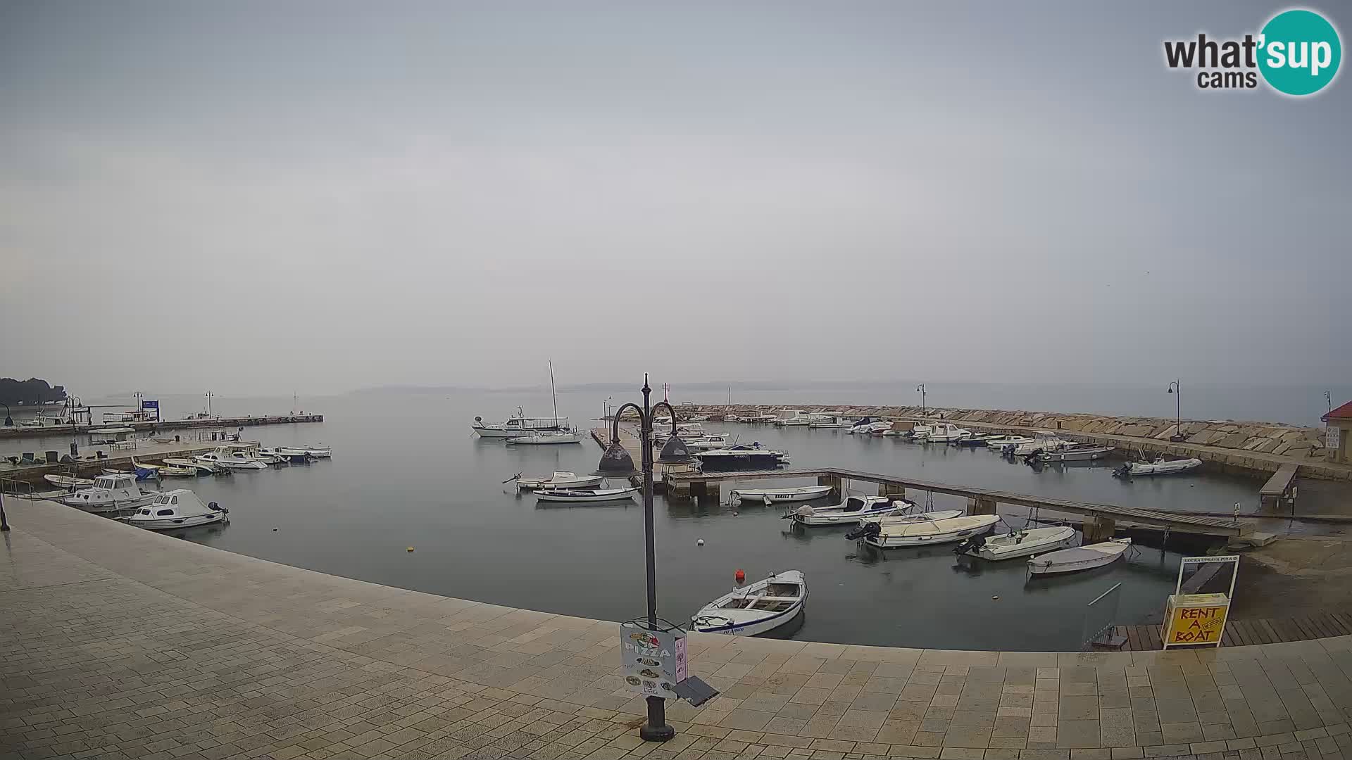 Fažana Camera en vivo riva y marina de la ciudad – Istria