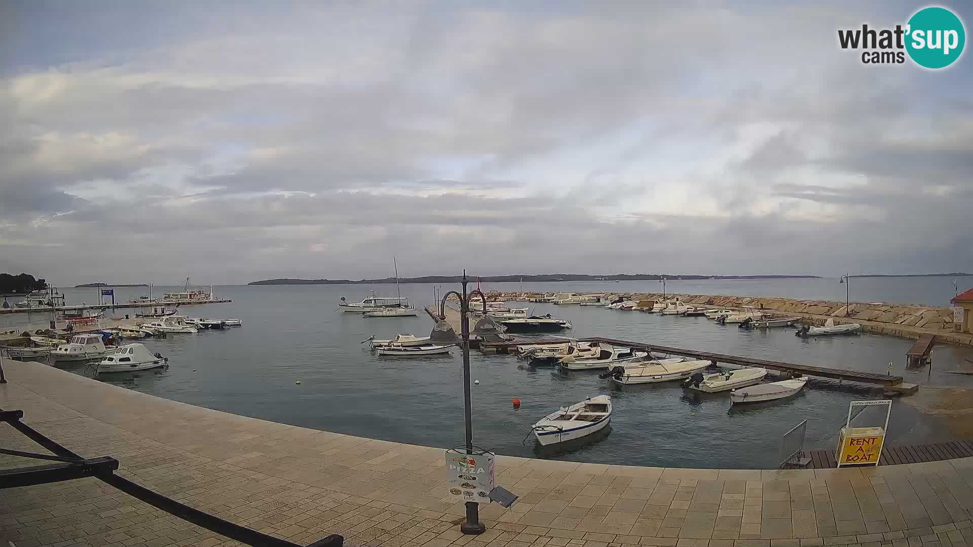 Fažana Camera en vivo riva y marina de la ciudad – Istria