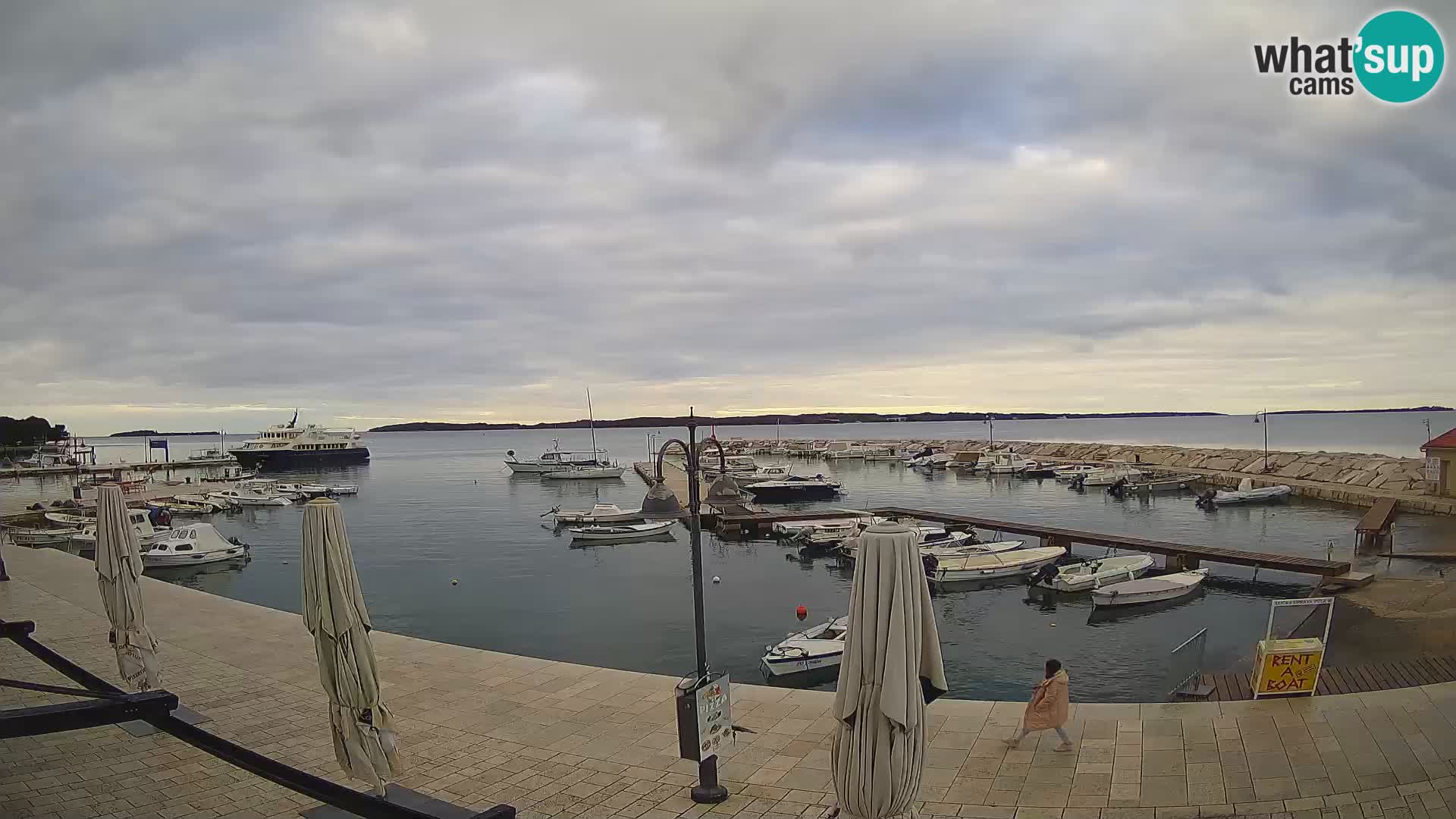 Fažana Camera en vivo riva y marina de la ciudad – Istria