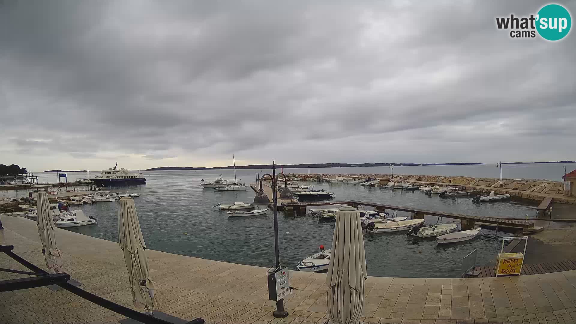 Fažana Camera en vivo riva y marina de la ciudad – Istria