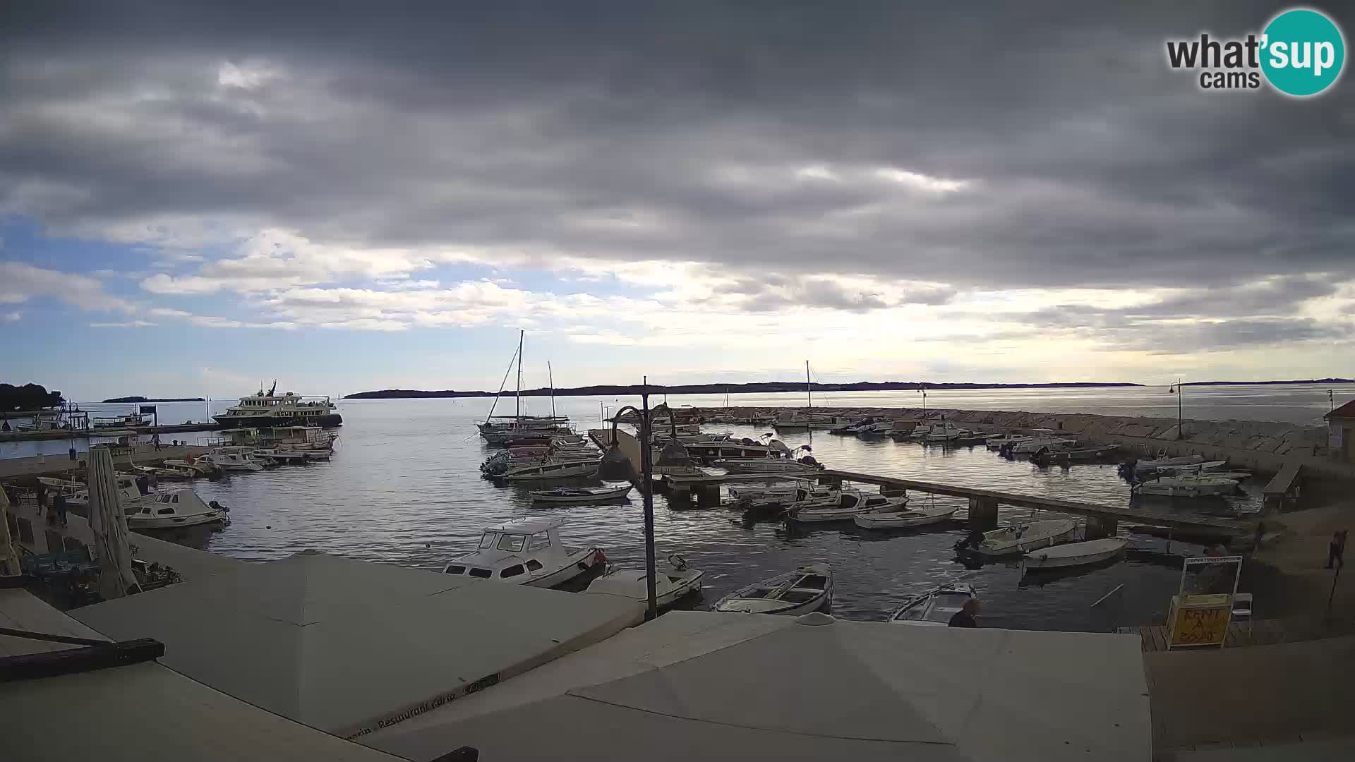 Fažana Camera en vivo riva y marina de la ciudad – Istria
