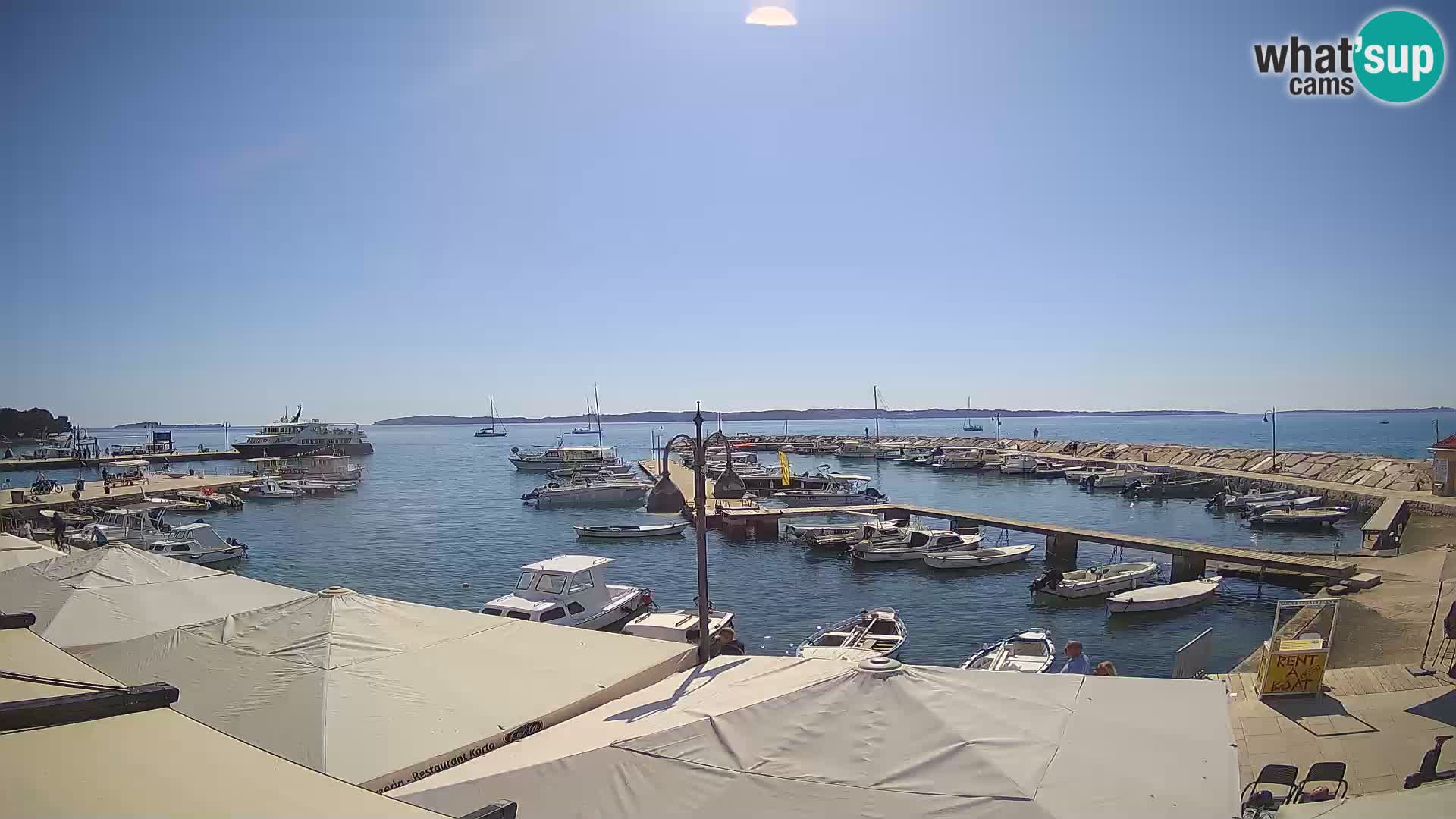 Fažana Camera en vivo riva y marina de la ciudad – Istria