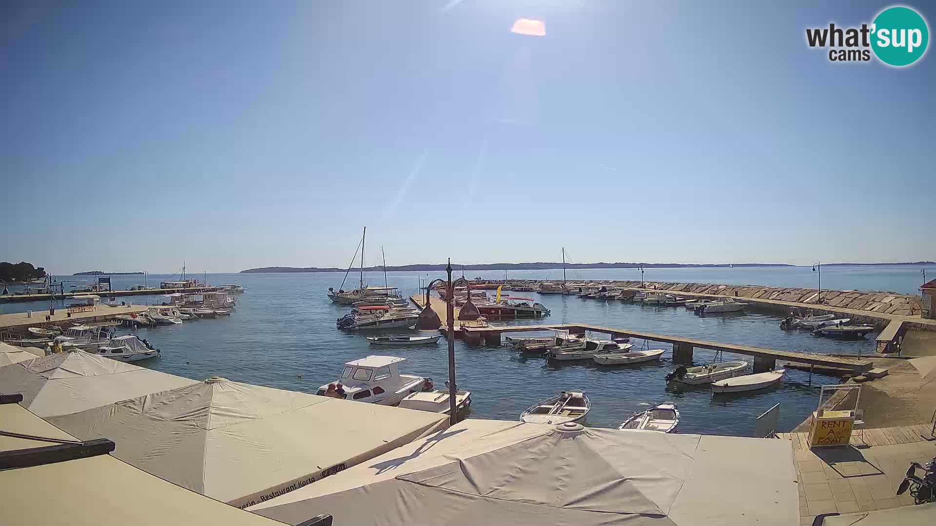 Fažana Camera en vivo riva y marina de la ciudad – Istria
