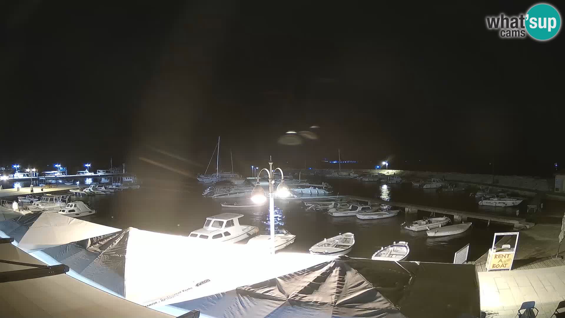 Fažana Camera en vivo riva y marina de la ciudad – Istria