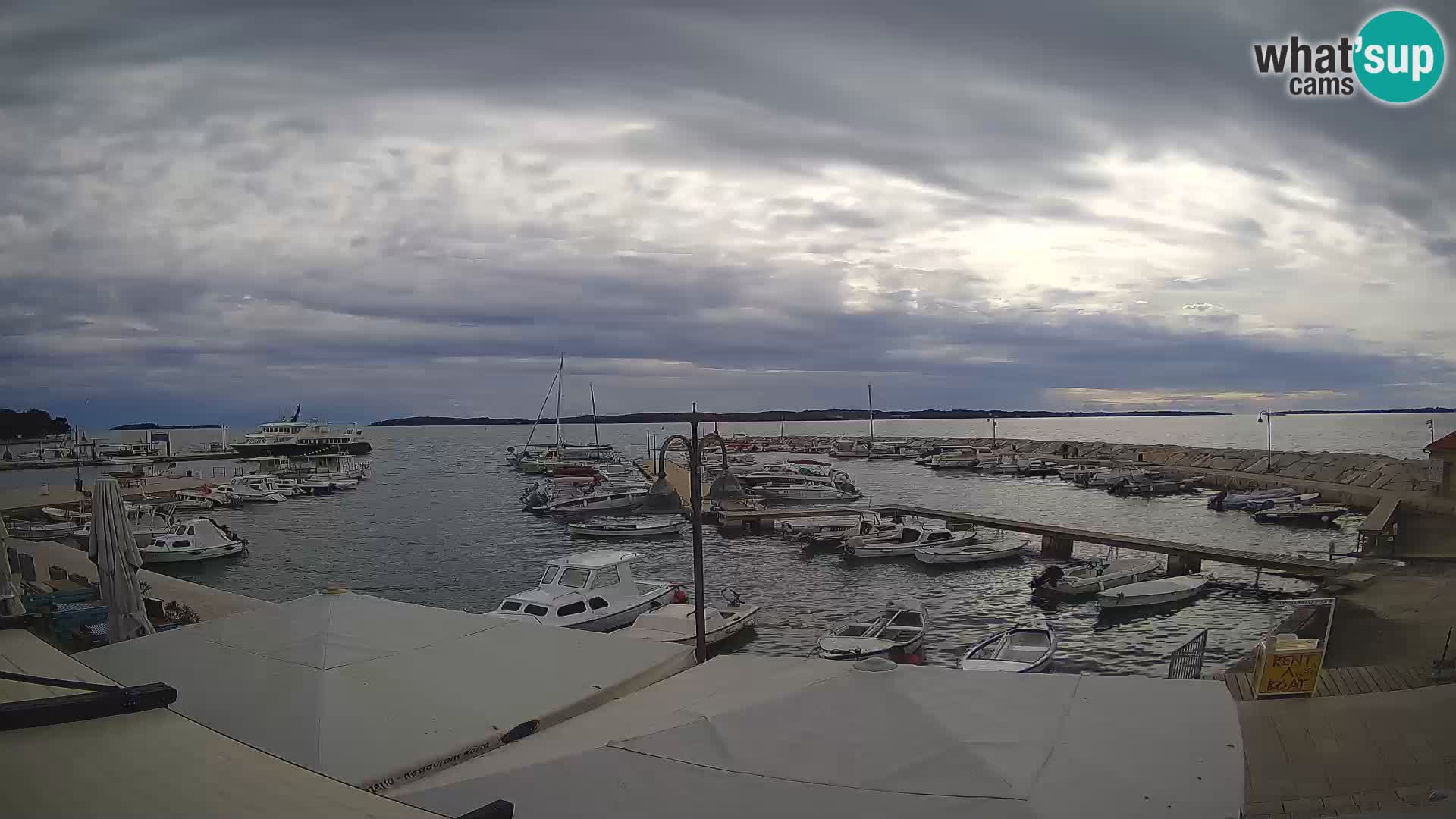 Spletna kamera Fažana riva in mestna marina – Istra