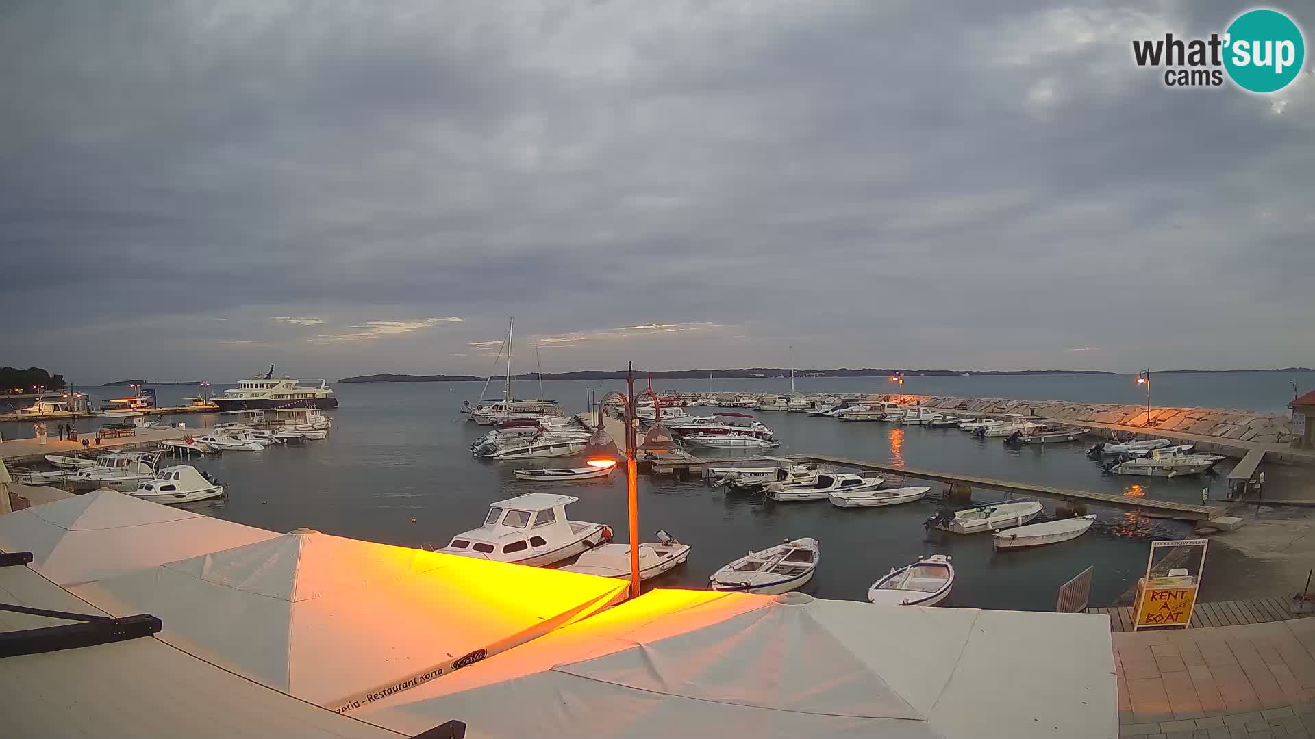 Spletna kamera Fažana riva in mestna marina – Istra