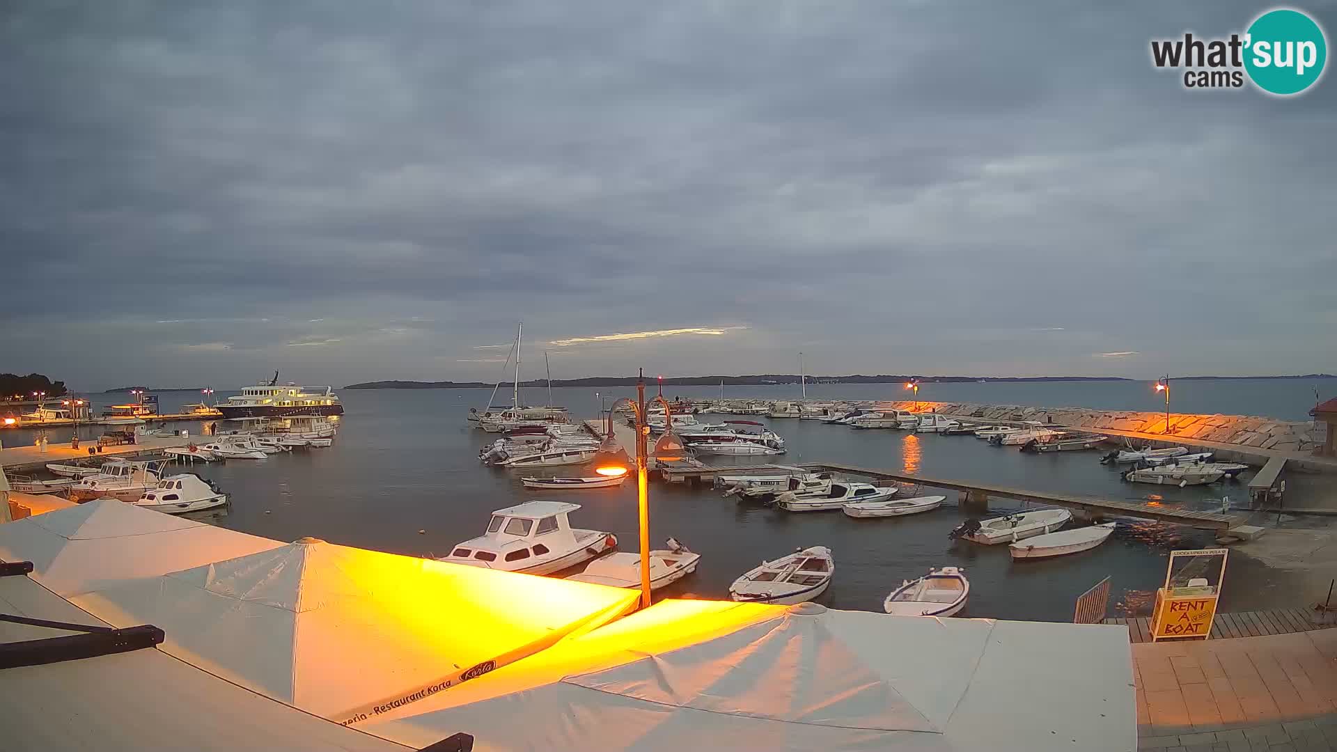 Fažana Camera en vivo riva y marina de la ciudad – Istria