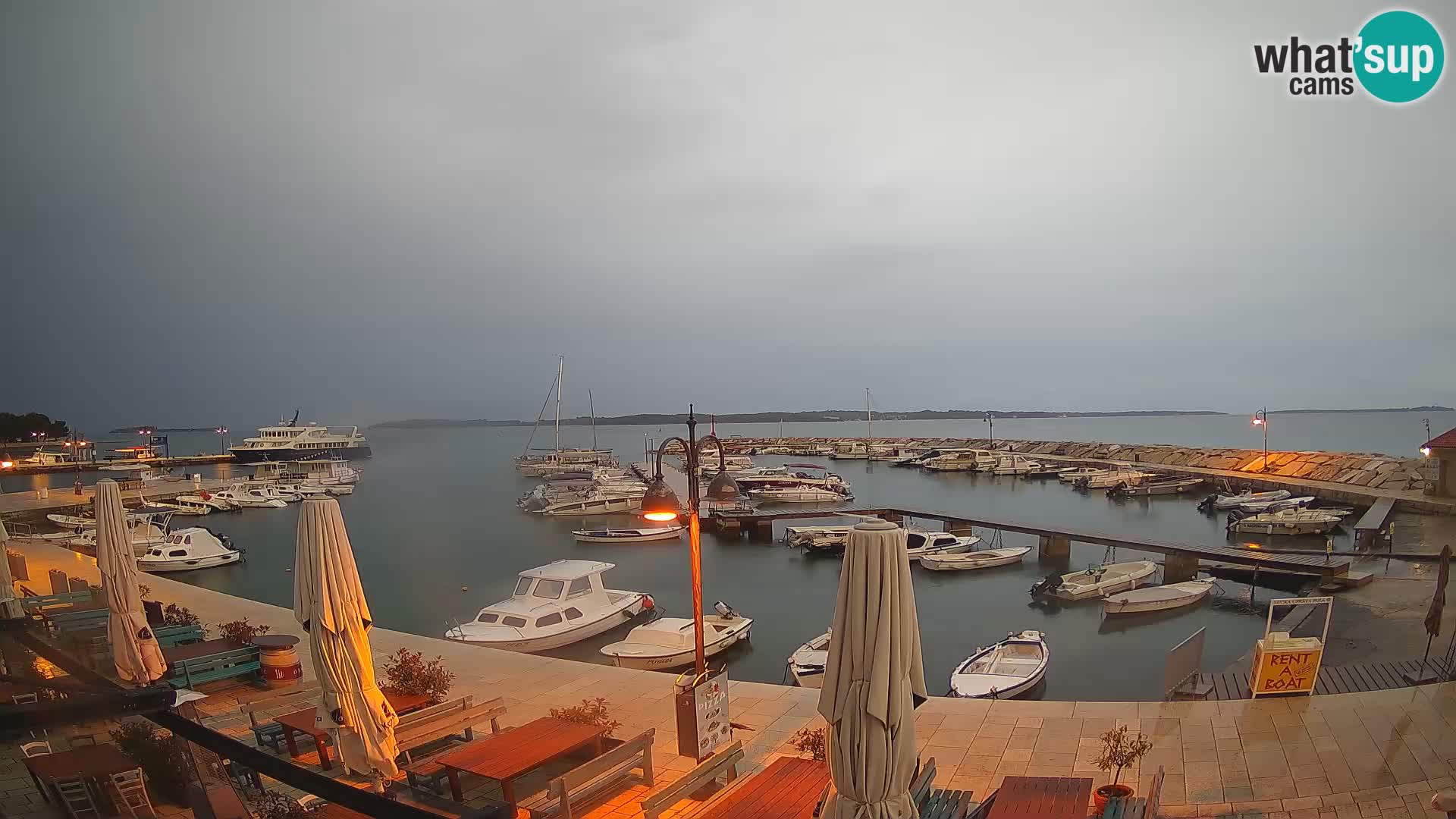 Spletna kamera Fažana riva in mestna marina – Istra