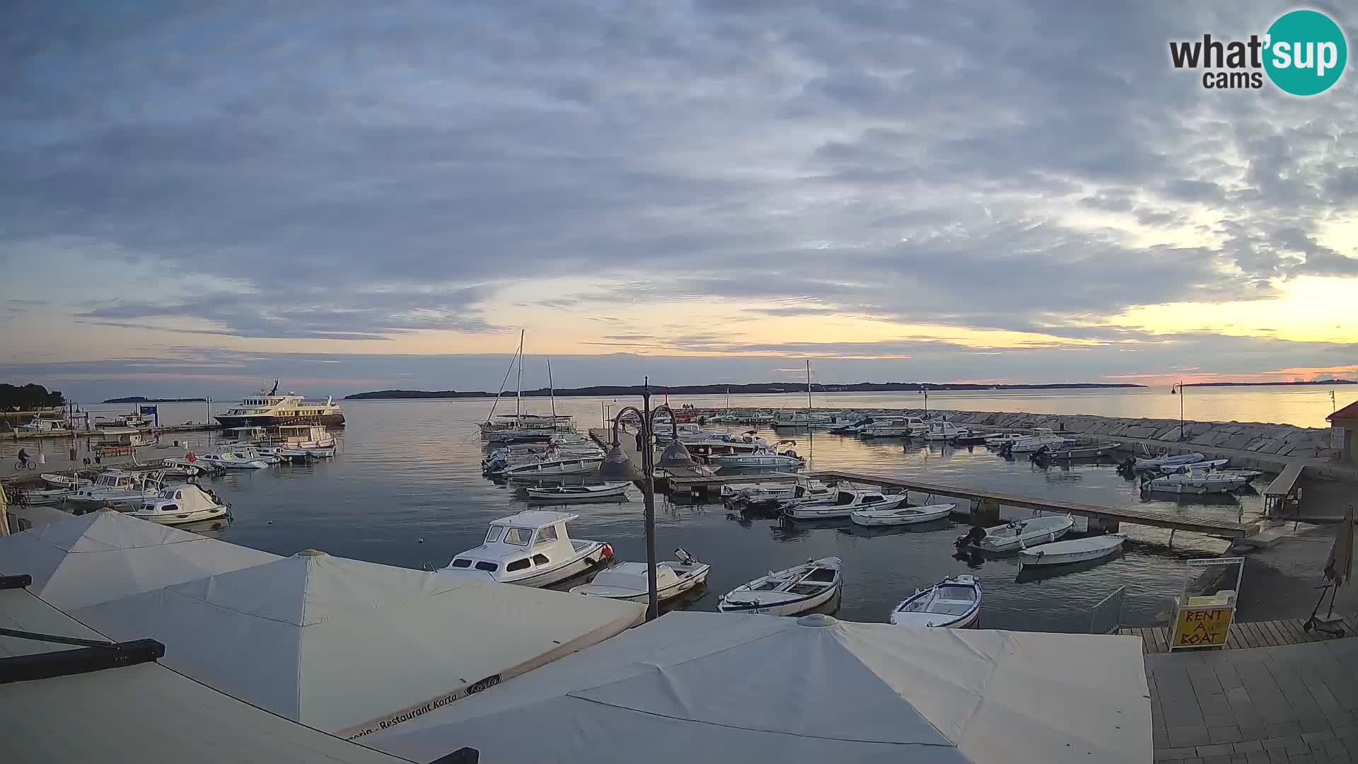 Webcam Fažana riva and city marina – Istria