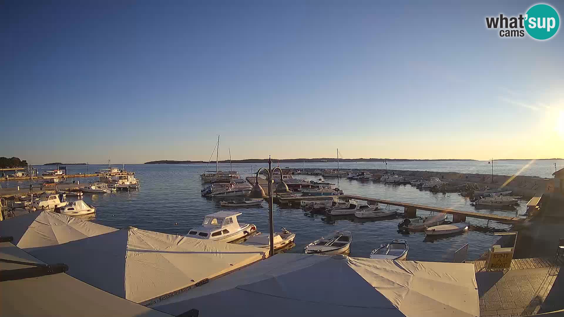 Spletna kamera Fažana riva in mestna marina – Istra