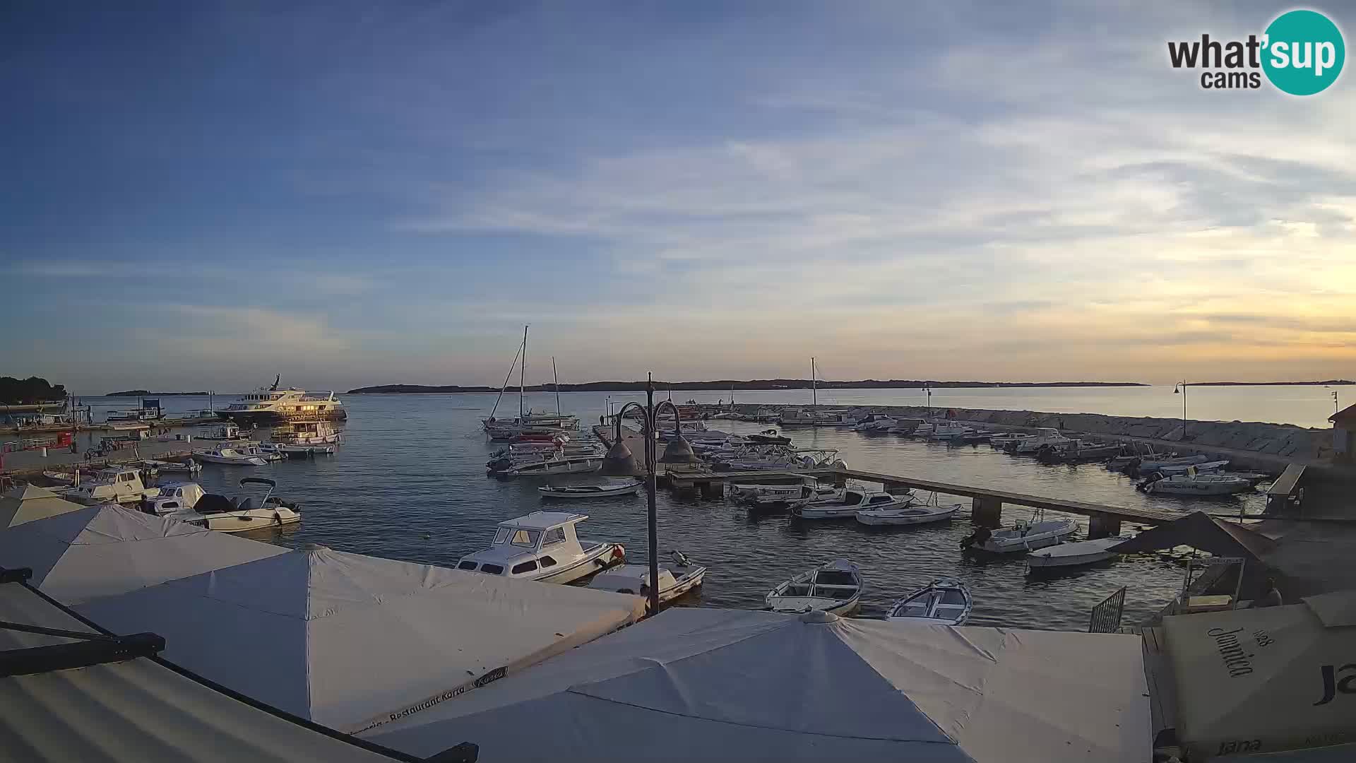 Spletna kamera Fažana riva in mestna marina – Istra