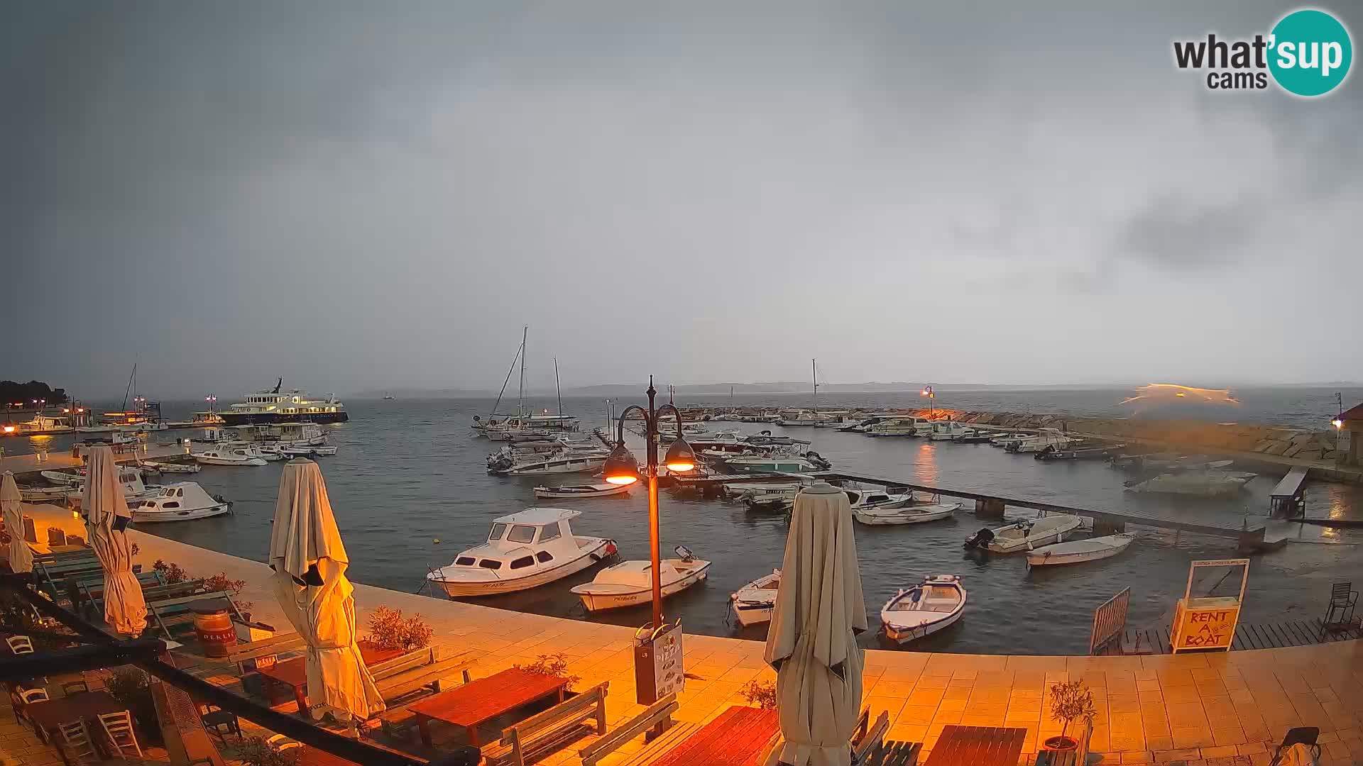 Fažana Camera en vivo riva y marina de la ciudad – Istria