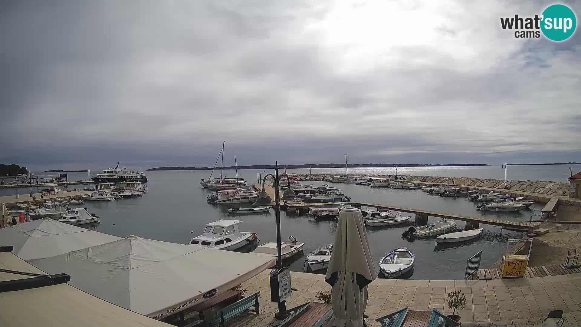 Fažana Camera en vivo riva y marina de la ciudad – Istria