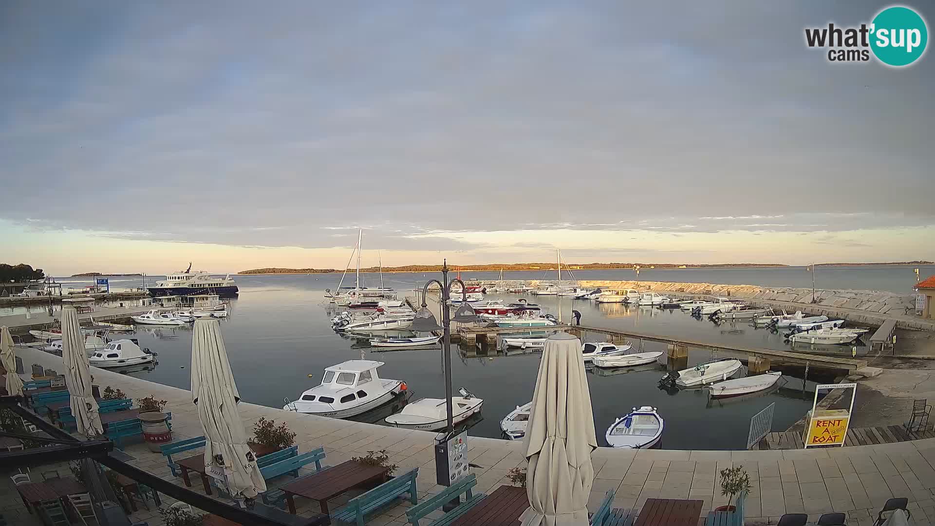 Fažana Camera en vivo riva y marina de la ciudad – Istria