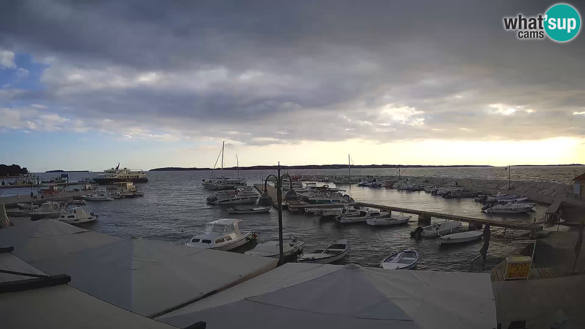 Spletna kamera Fažana riva in mestna marina – Istra