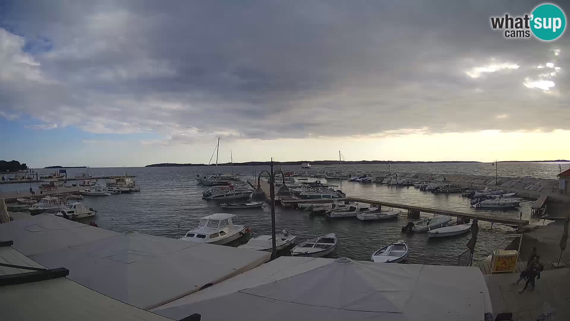 Spletna kamera Fažana riva in mestna marina – Istra