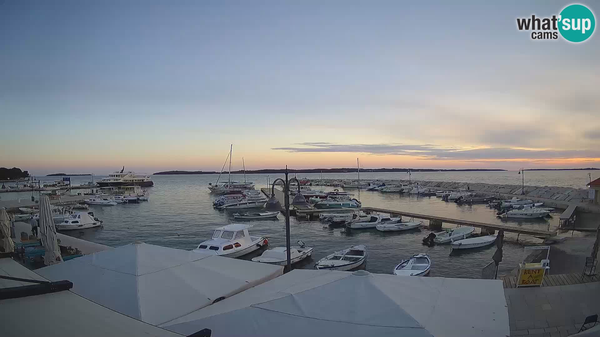 Fažana Camera en vivo riva y marina de la ciudad – Istria