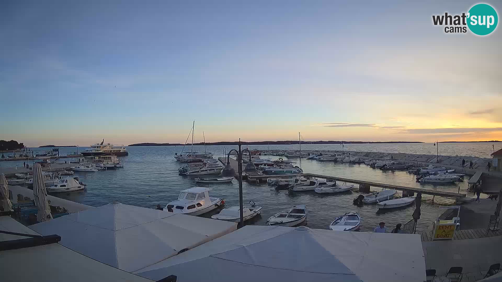 Fažana Camera en vivo riva y marina de la ciudad – Istria