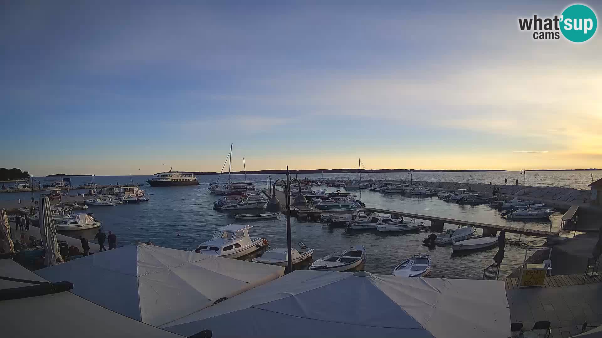 Fažana Camera en vivo riva y marina de la ciudad – Istria