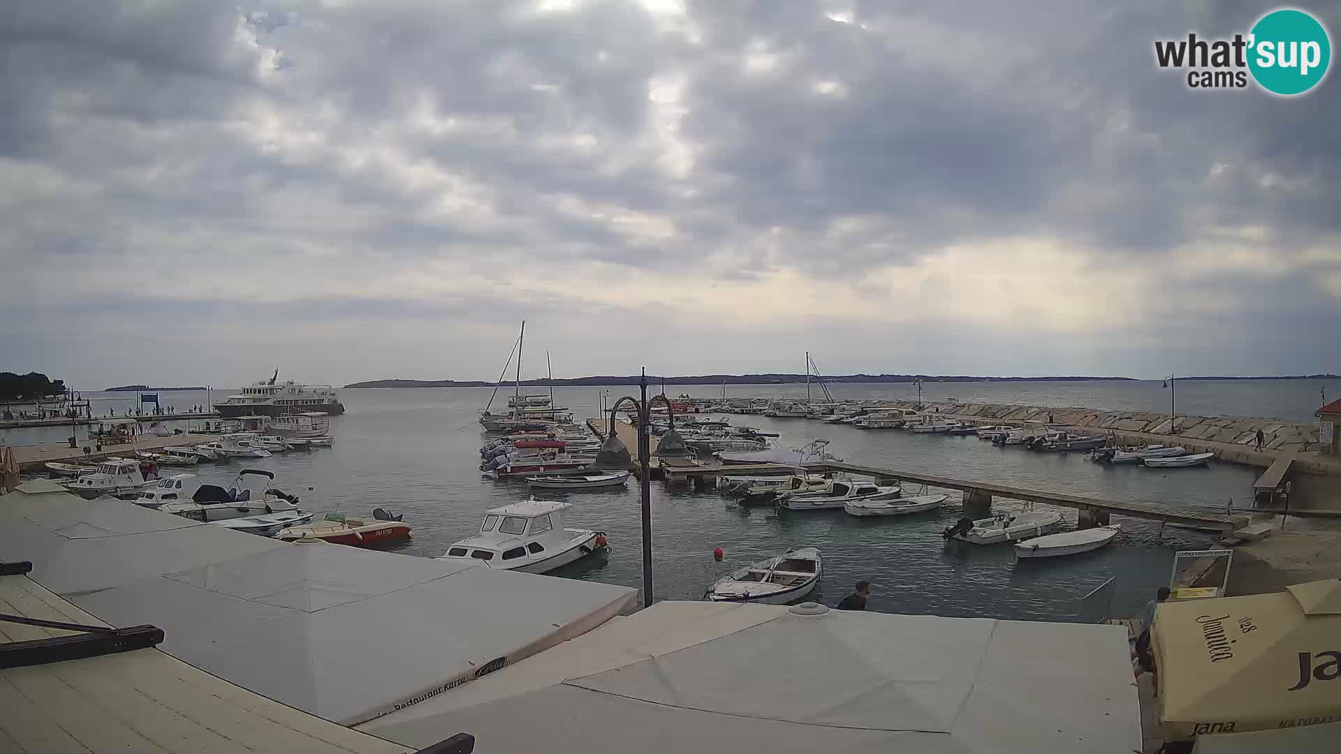 Spletna kamera Fažana riva in mestna marina – Istra