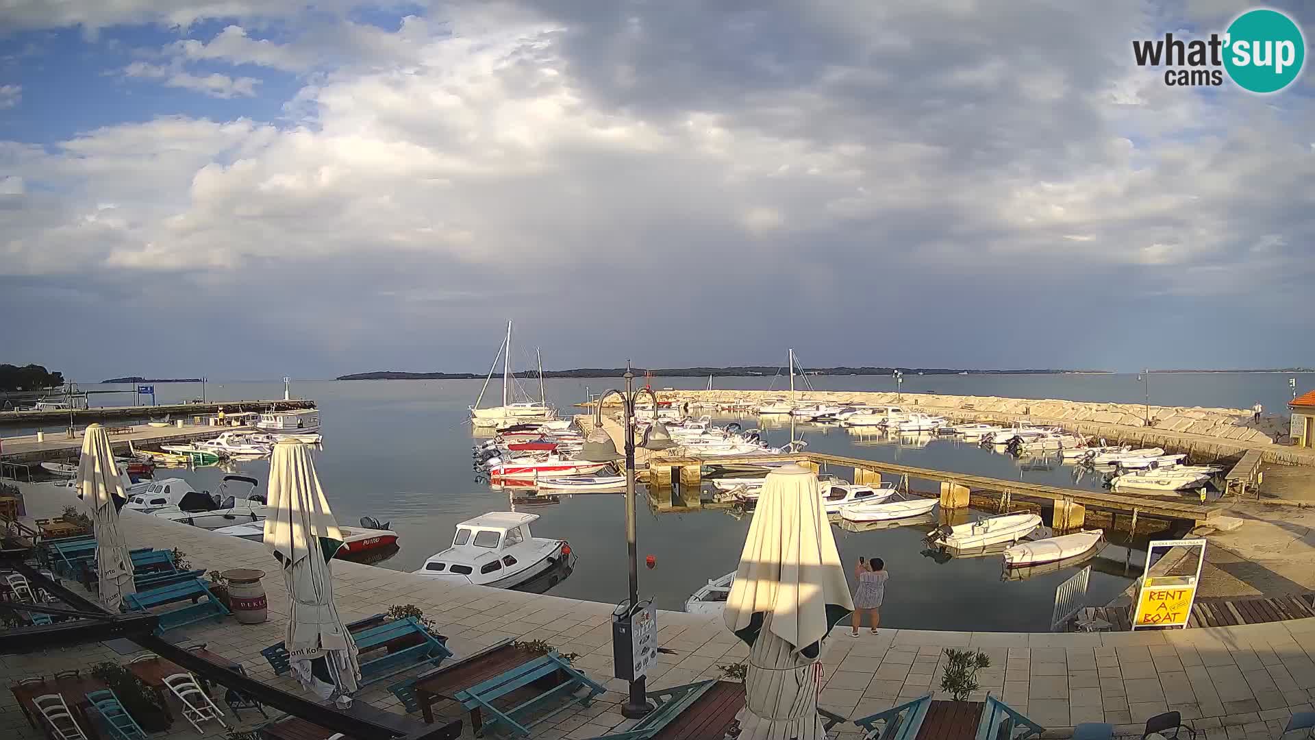 Fažana Camera en vivo riva y marina de la ciudad – Istria