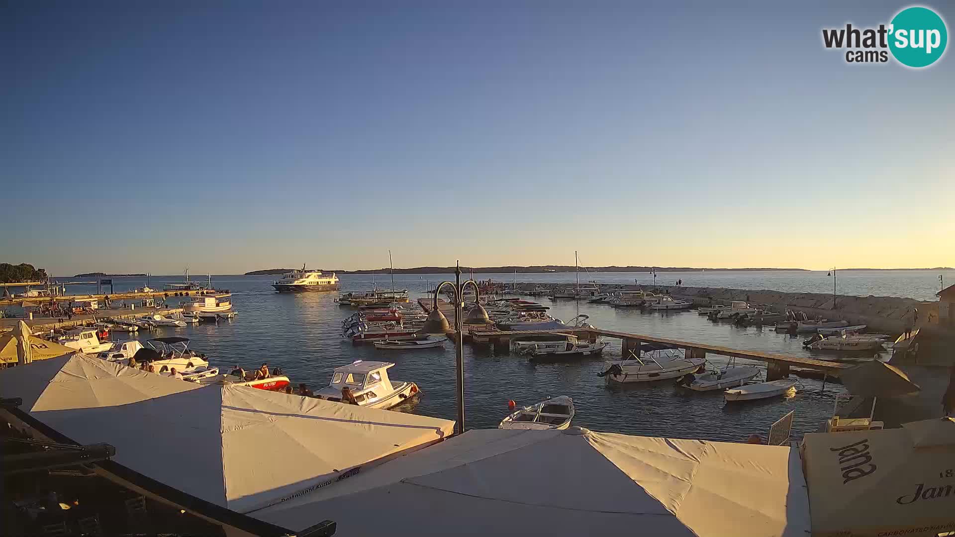 Spletna kamera Fažana riva in mestna marina – Istra