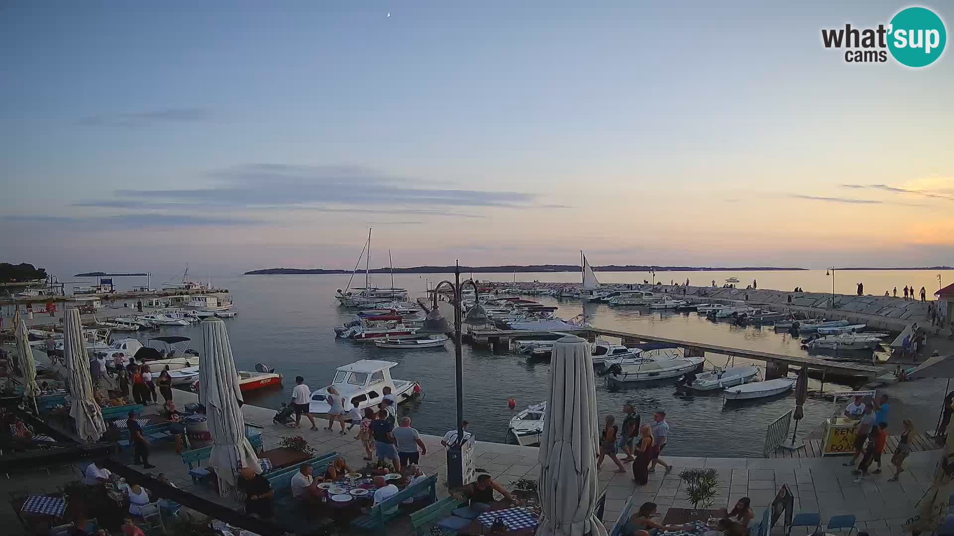 Fažana Camera en vivo riva y marina de la ciudad – Istria