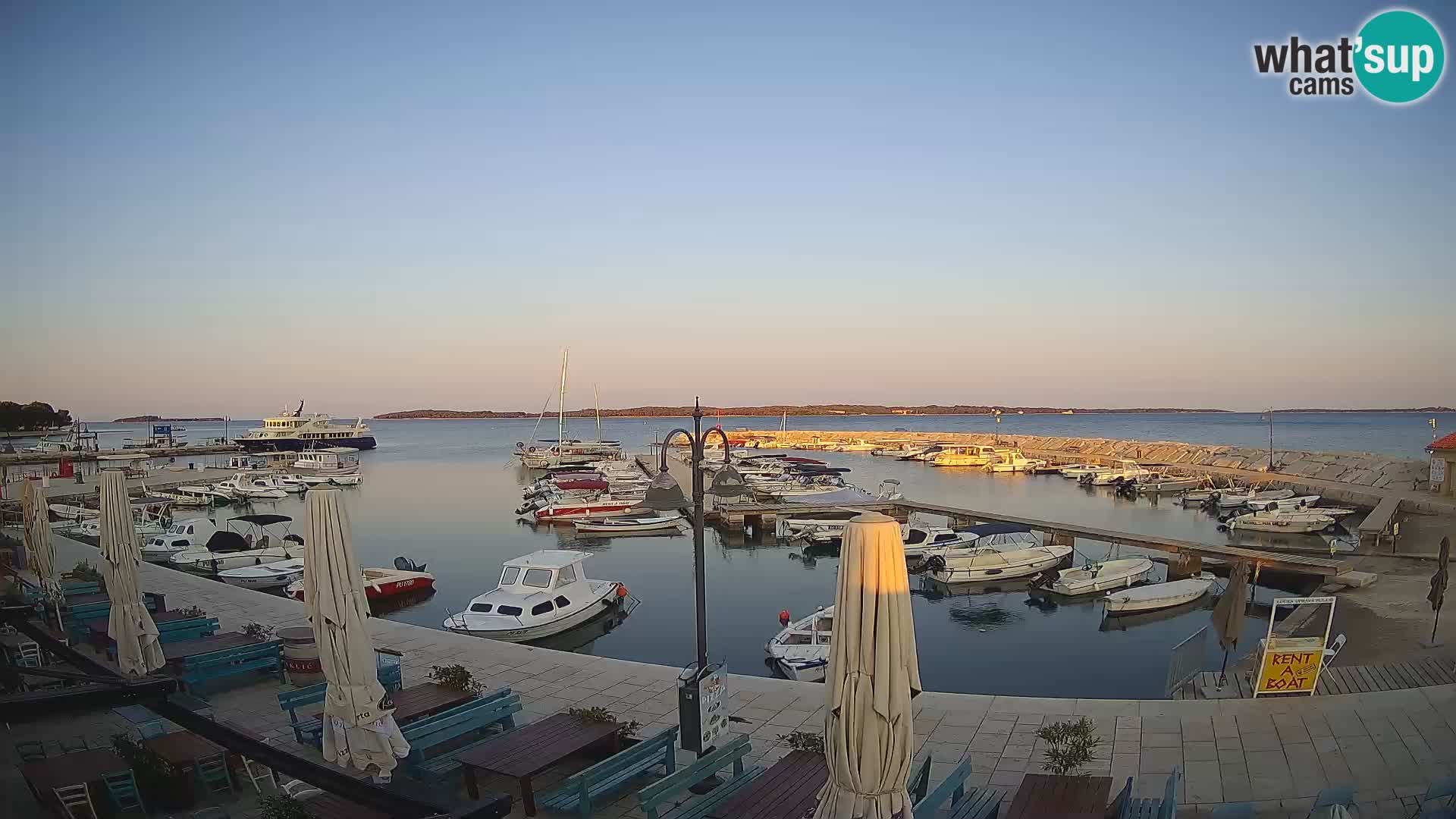 Fažana Camera en vivo riva y marina de la ciudad – Istria