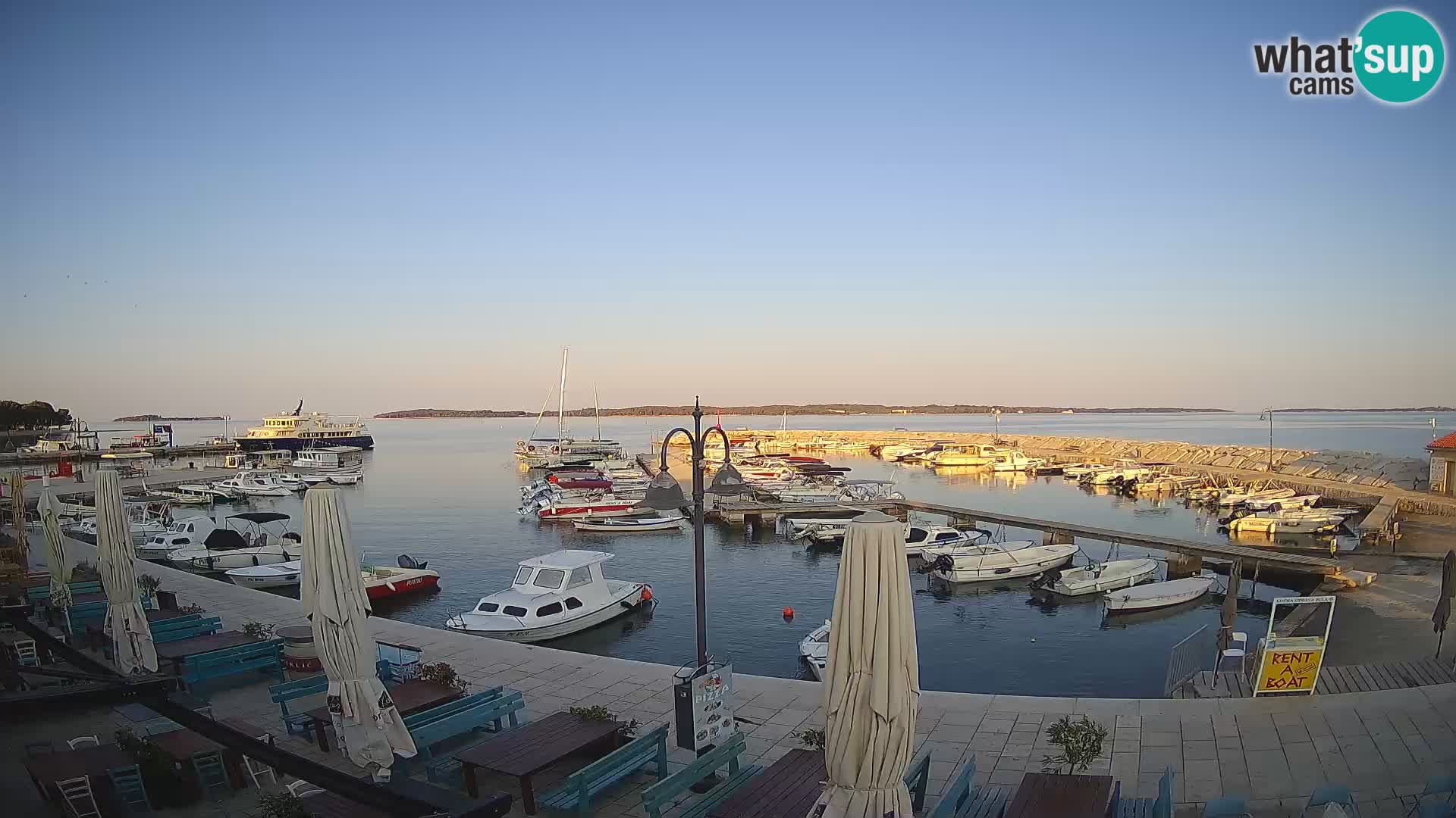 Fažana Camera en vivo riva y marina de la ciudad – Istria