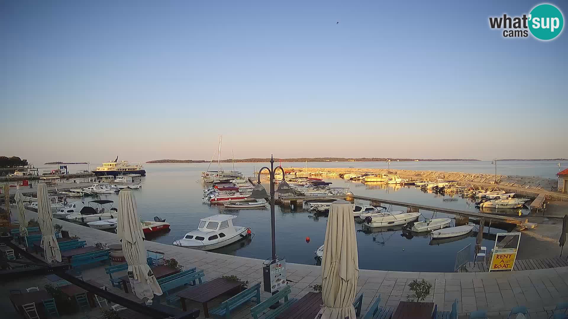 Fažana Camera en vivo riva y marina de la ciudad – Istria