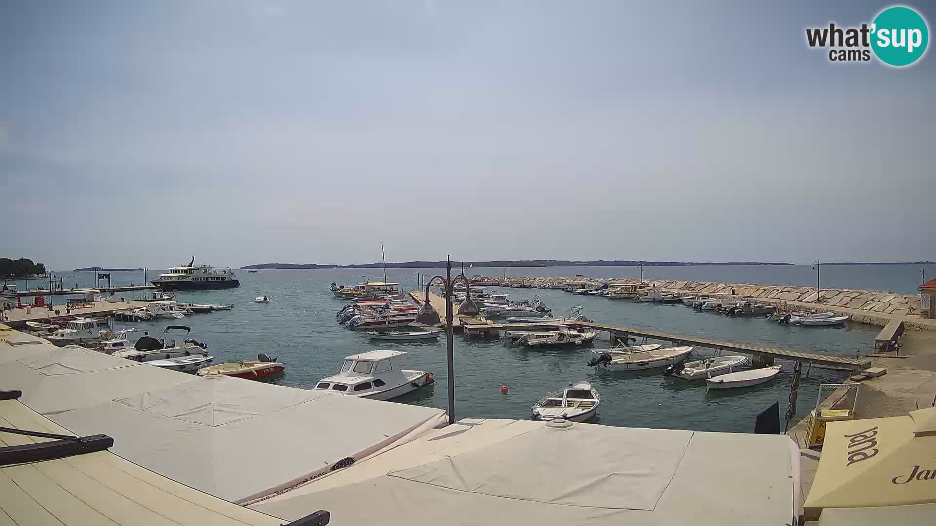 Fažana Camera en vivo riva y marina de la ciudad – Istria