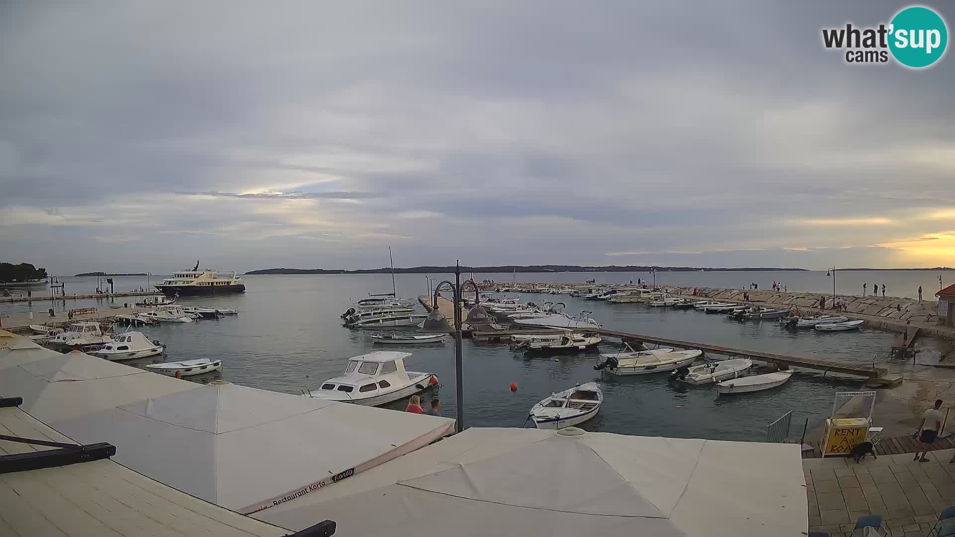 Spletna kamera Fažana riva in mestna marina – Istra