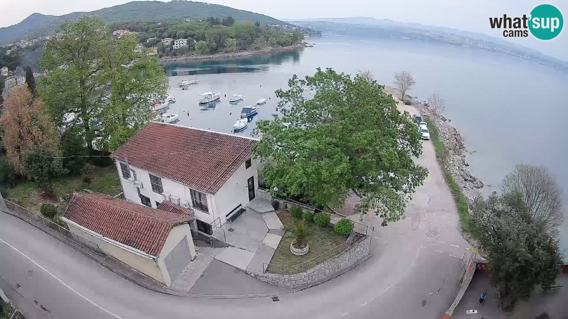 Web kamera luka Ika – Pogled uživo na luku i svjetla Opatije