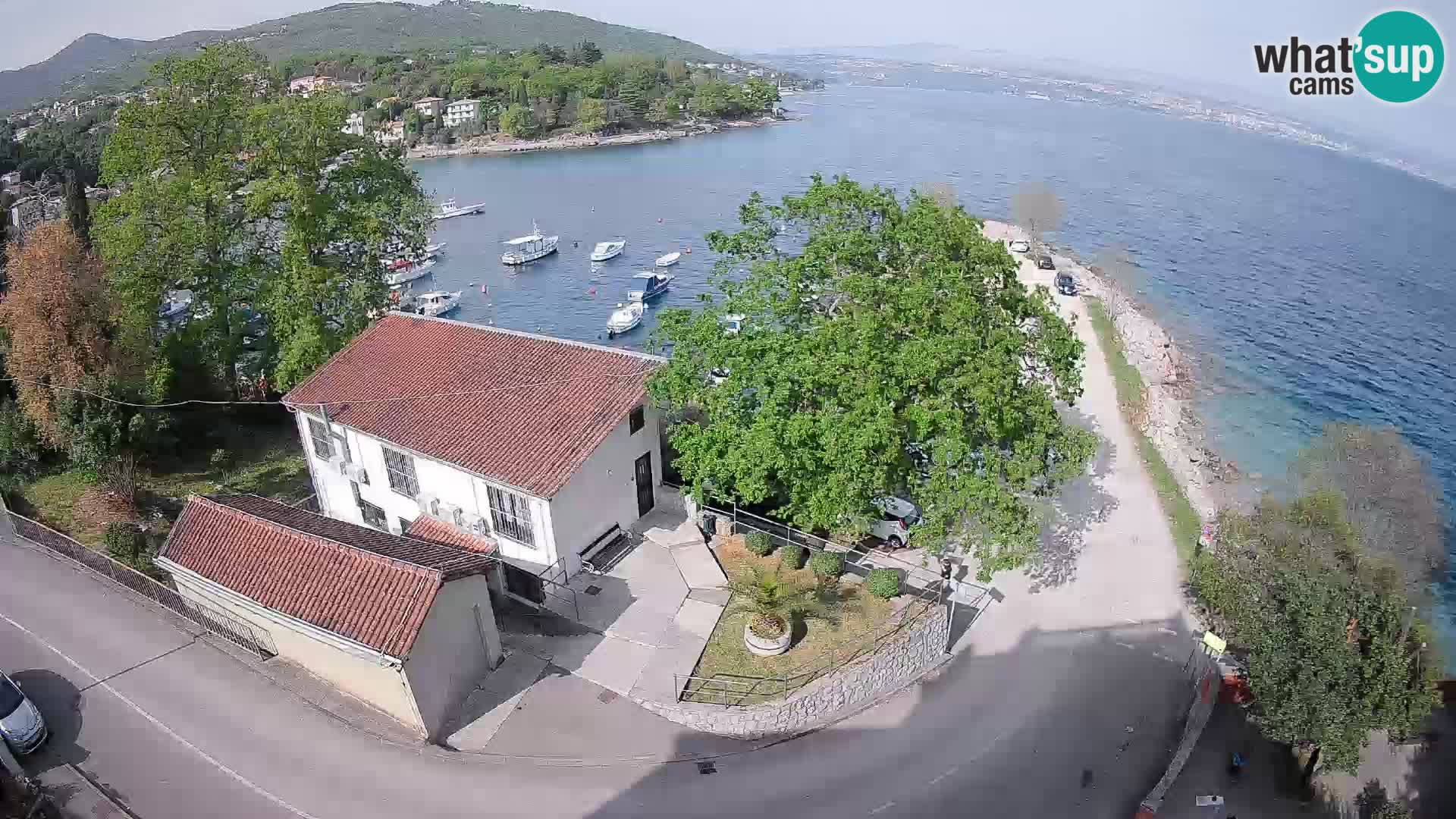 Spletna kamera pristanišče Ika – Pogled v živo na pristanišče in luči Opatije