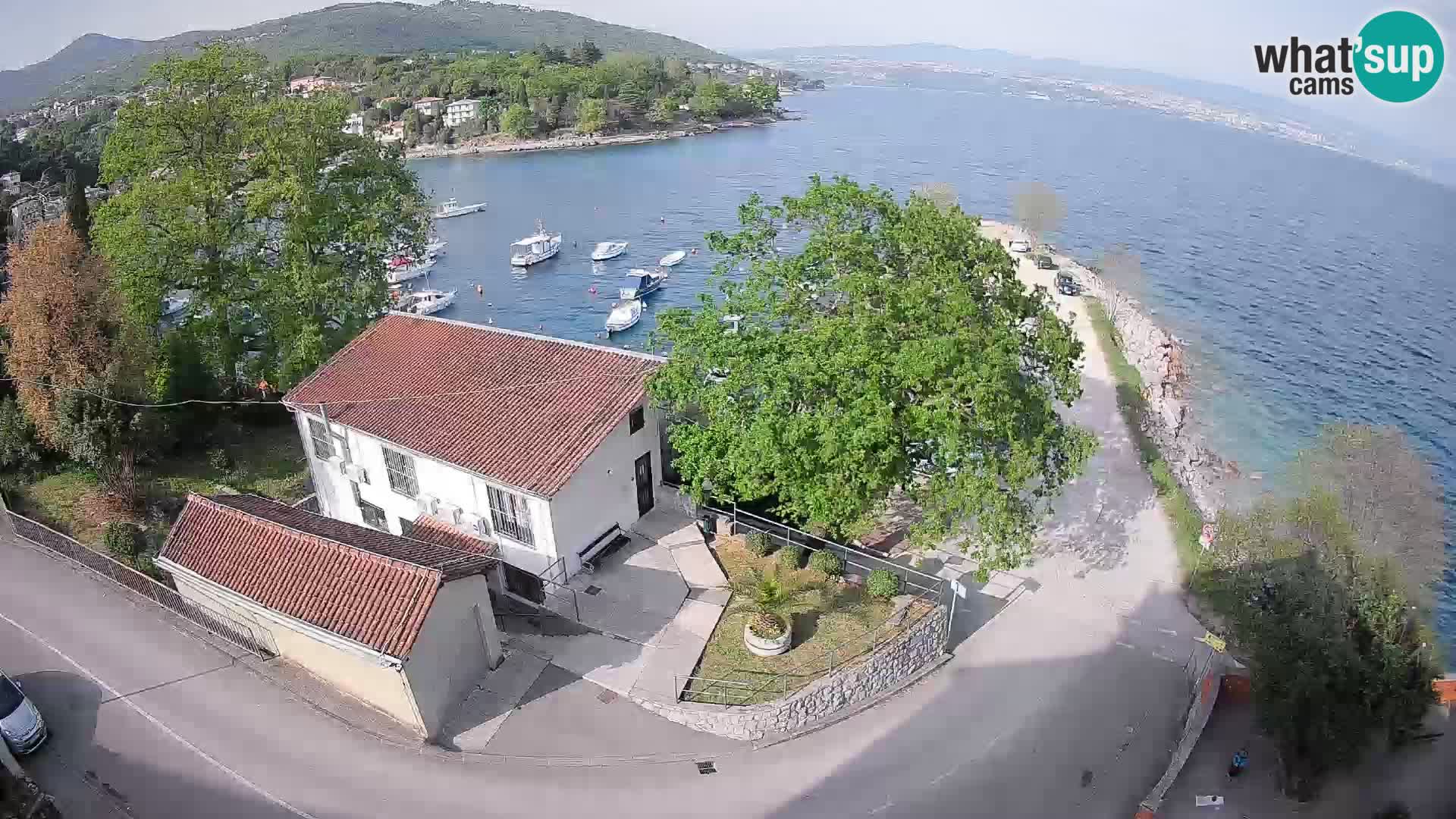 Spletna kamera pristanišče Ika – Pogled v živo na pristanišče in luči Opatije