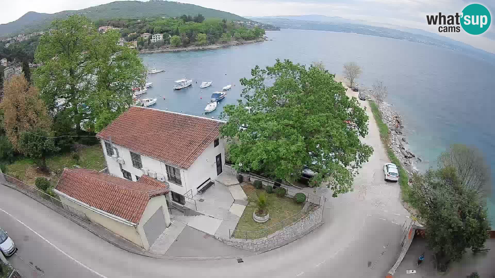 Web kamera luka Ika – Pogled uživo na luku i svjetla Opatije