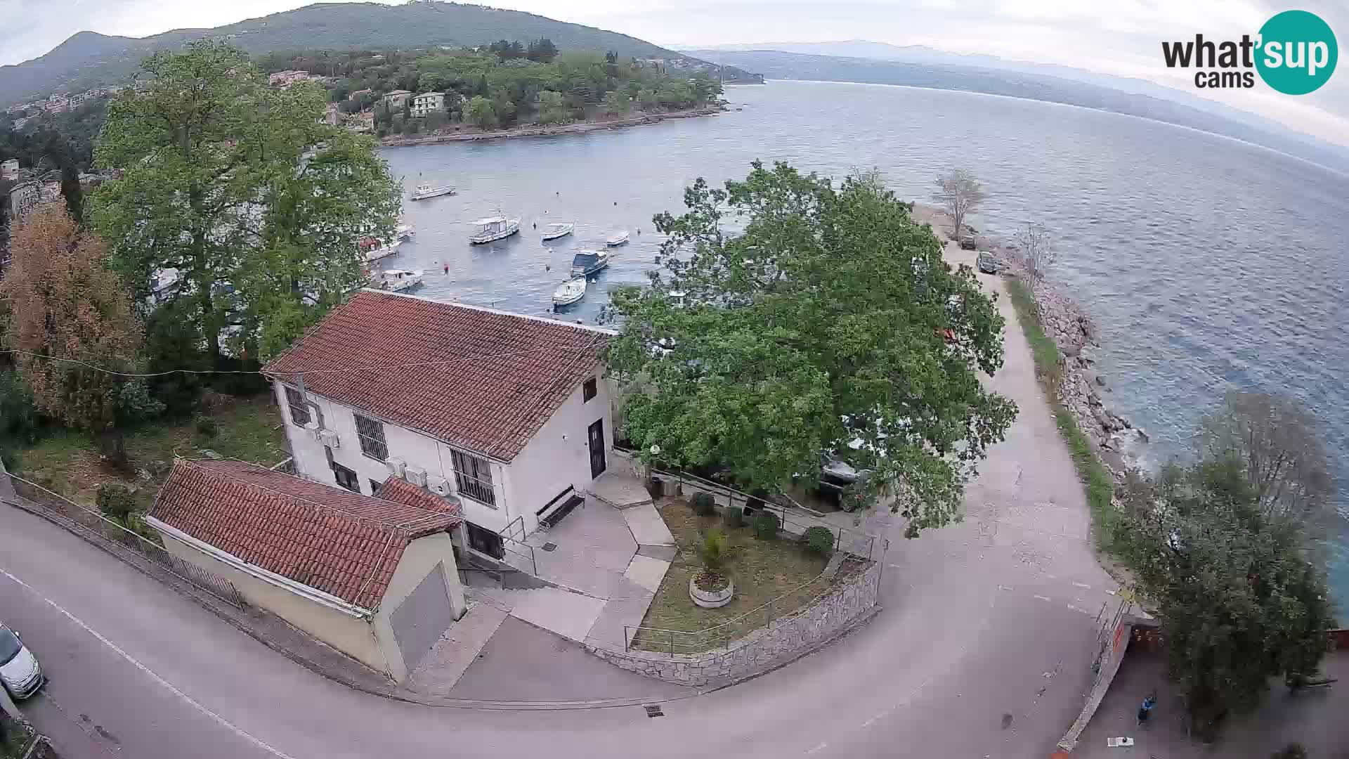 Web kamera luka Ika – Pogled uživo na luku i svjetla Opatije