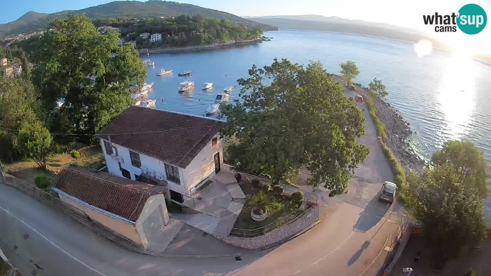 Spletna kamera pristanišče Ika – Pogled v živo na pristanišče in luči Opatije
